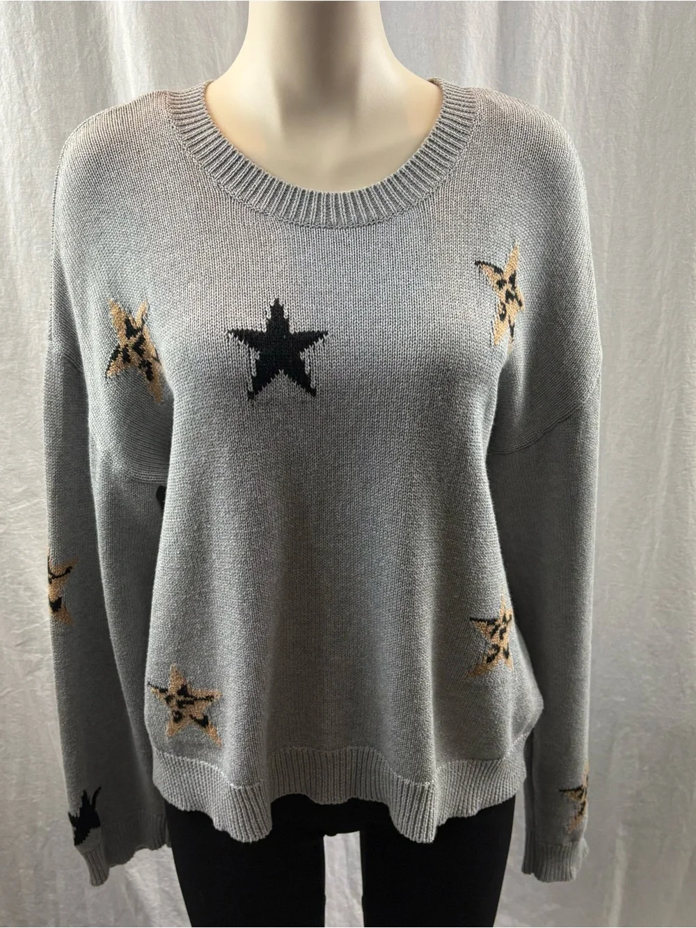Rails Perci Star Sweater in the color Heather Grey Animal Stars M - Picture 3 of 12